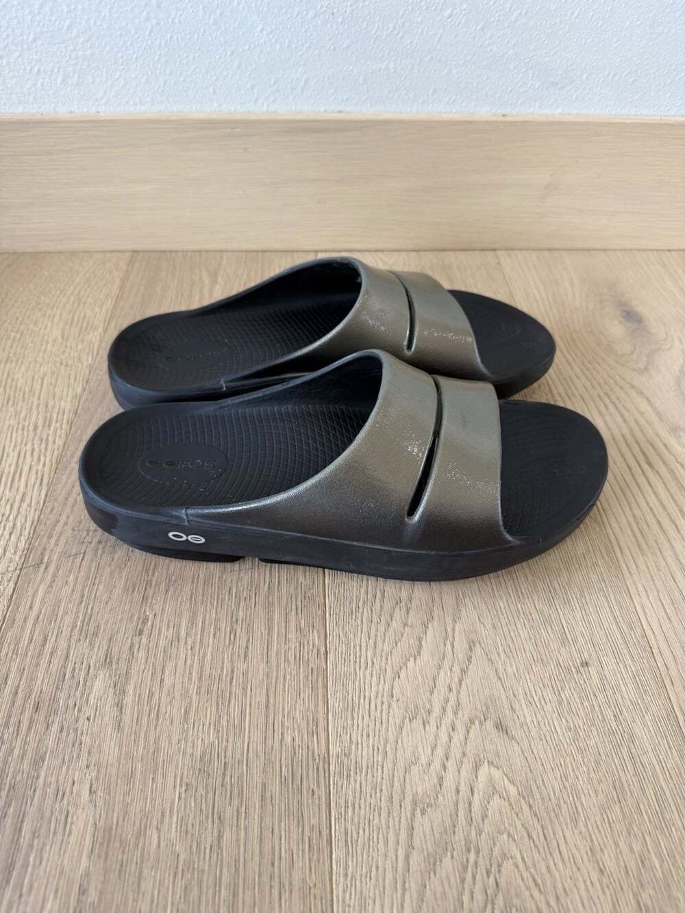 OOFOS Women's Bronze Black Slides Sandals Slip On Synthetic 11 42 Plantar Shoes